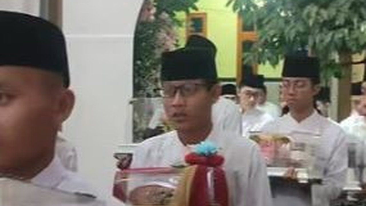 Viral Momen Lamaran Hafizah Al-Quran Dapat Seserahan 130 Bungkus, Sosoknya Curi Perhatian