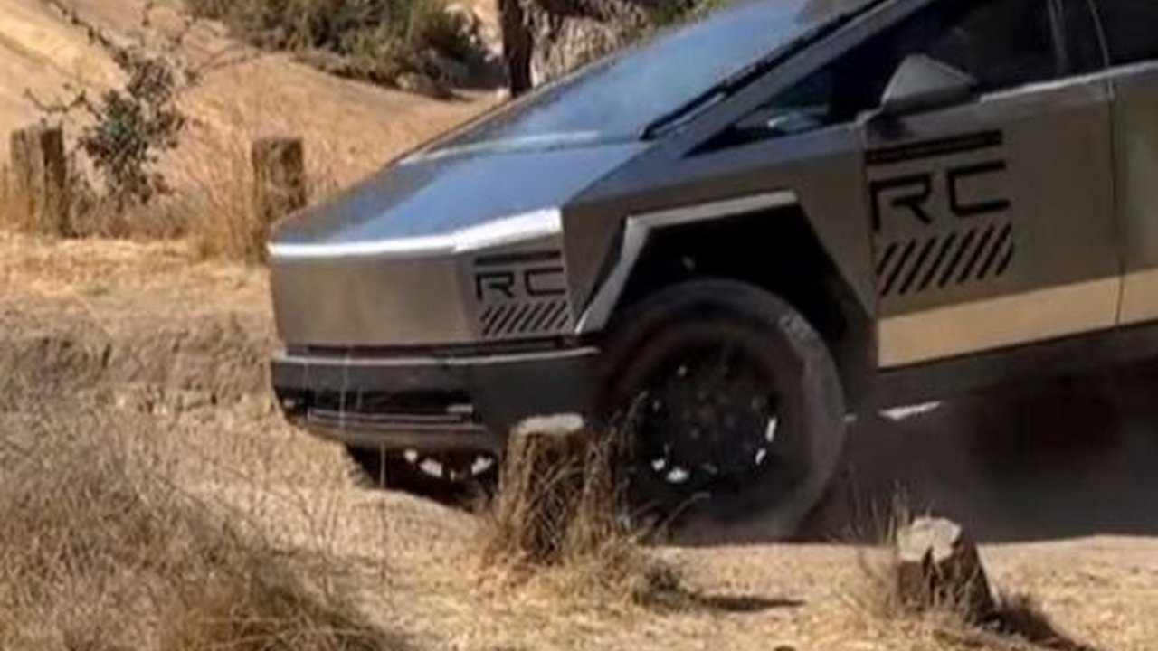 Tesla Cybertruck Kesulitan di Medan Off-Road, Tidak Kuat Menanjak dan Kehilangan Traksi