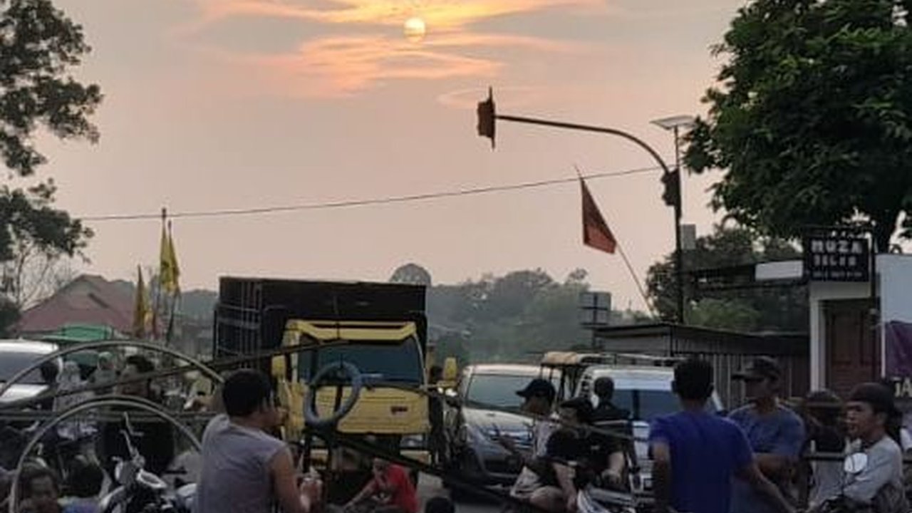 Warga Buka Jalan di Jambi Usai 19 Jam Diblokir, Desak Polisi Tangkap Pelaku Tawuran 3x24 Jam