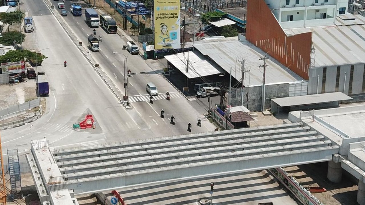 Jembatan Penghubung Tol Jogja-Solo dan Tol Trans-Jawa Dipasang