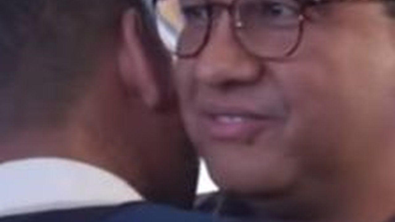 Bikin Haru Pesan Anies Baswedan Kepada Sang Anak yang Akan Berangkat Kuliah ke Luar Negeri 'Yang Penting Tahu Lokasi Masjid Terdekat'
