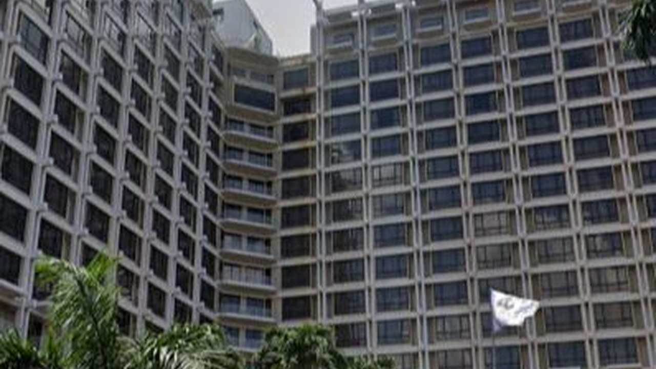 Ratusan Polisi Dikerahkan Kawal Pengosongan Hotel Sultan