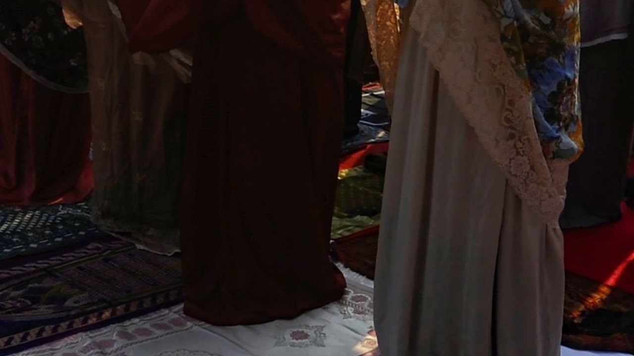 FOTO: Memohon Turun Hujan, Pemkot Depok Gelar Salat Istisqa di Halaman Balai Kota