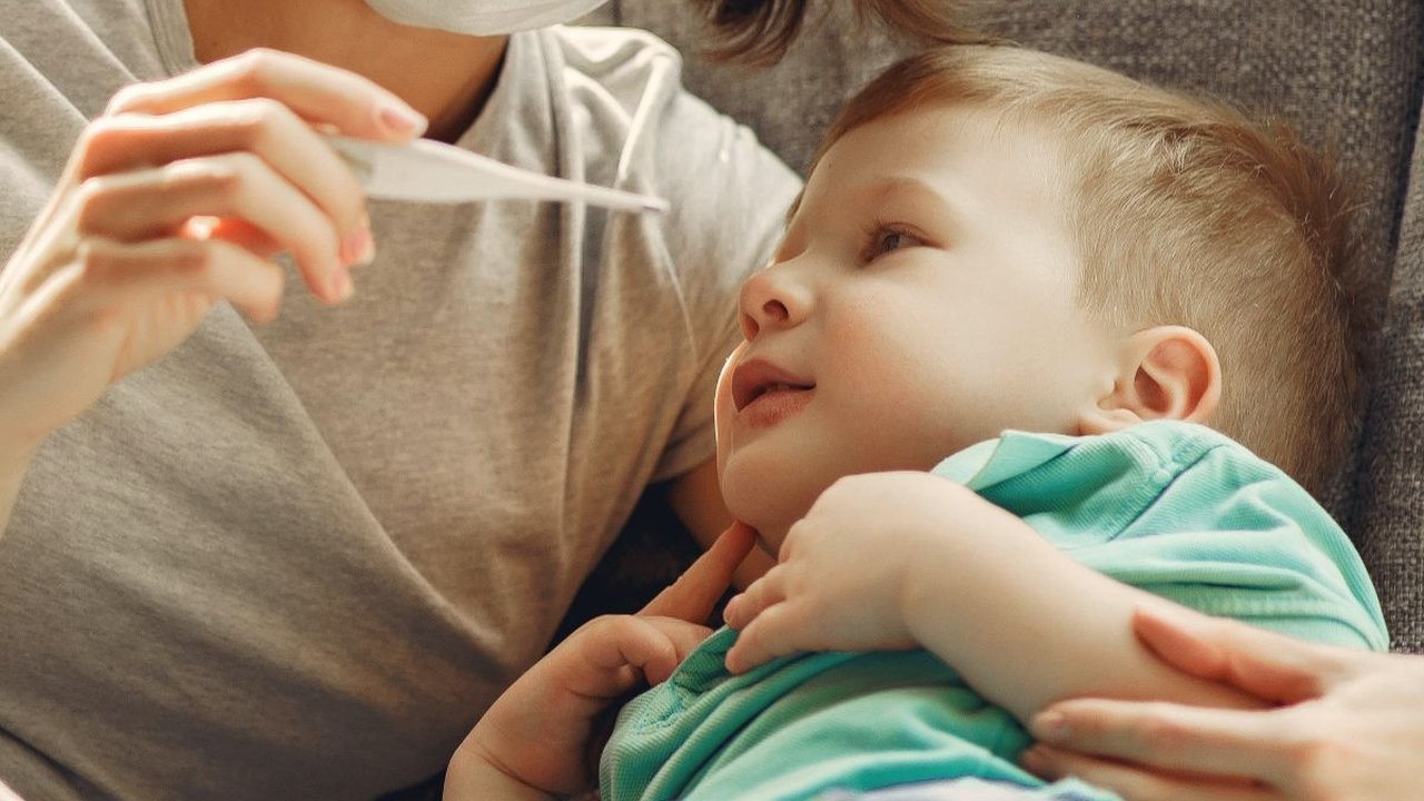 Penyebab Anak Muntah Terus yang Perlu Diwaspadai, Begini Cara Mengatasinya