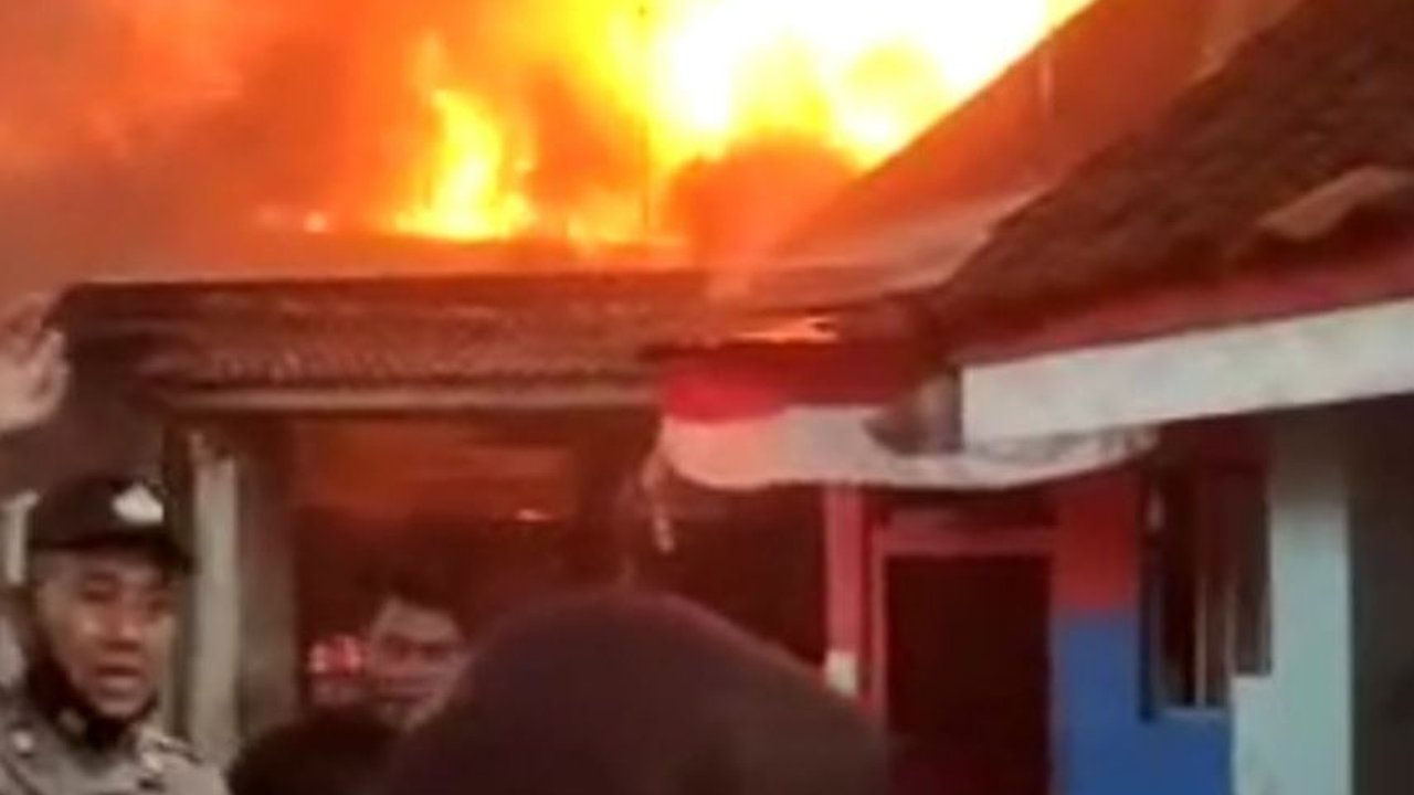 Fakta di Balik Kebakaran Gudang di Solo, Puluhan Warga Harus Mengungsi