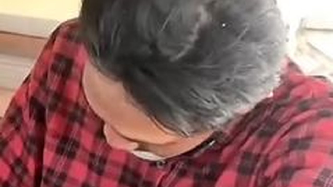 Pemuda Yatim Piatu Ini Kebingungan Cari Kerja Sampai Kelaparan, Beruntung Dibantu Polisi Baik Hati