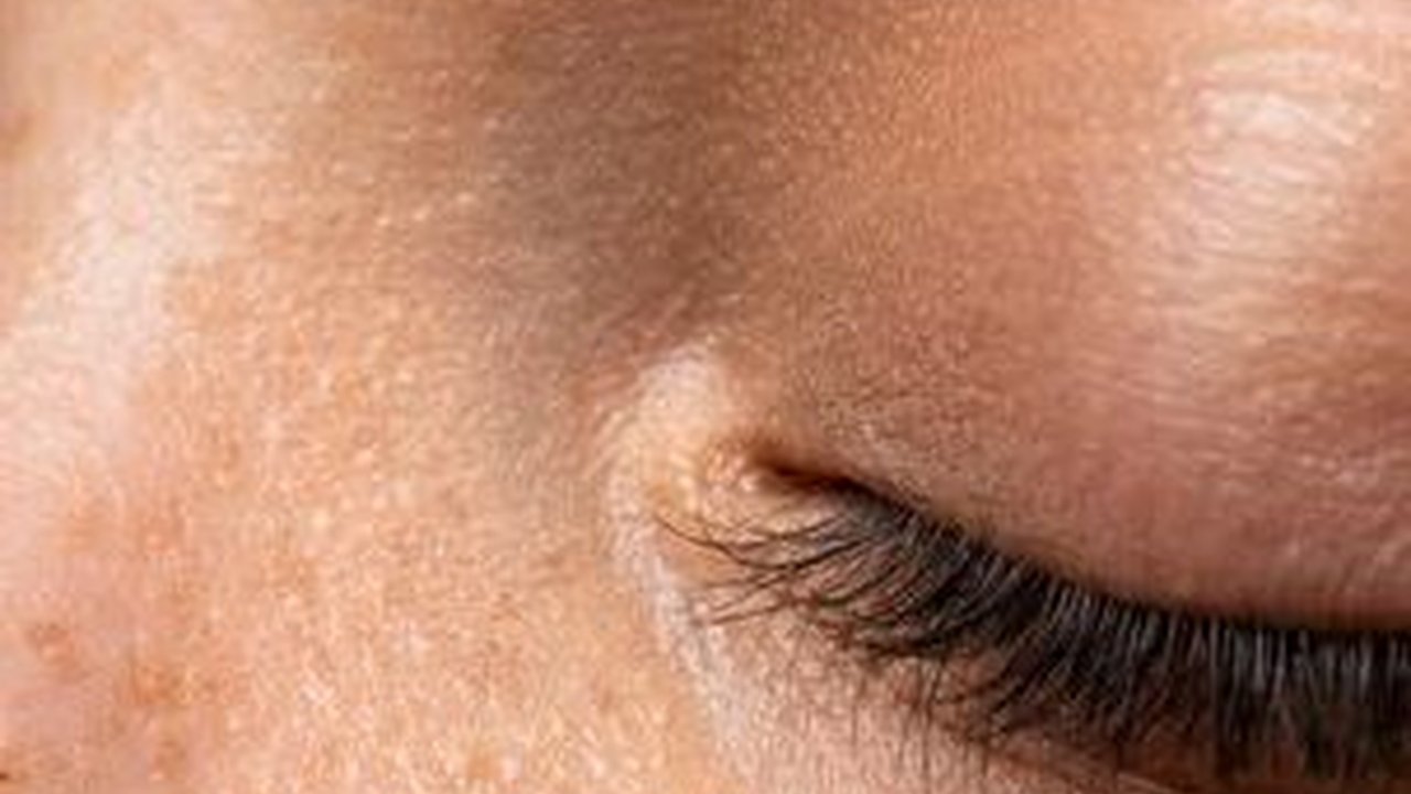 10 Tips Mengecilkan Pori-Pori Wajah Tapi Muka Tetap Glowing dan Sehat