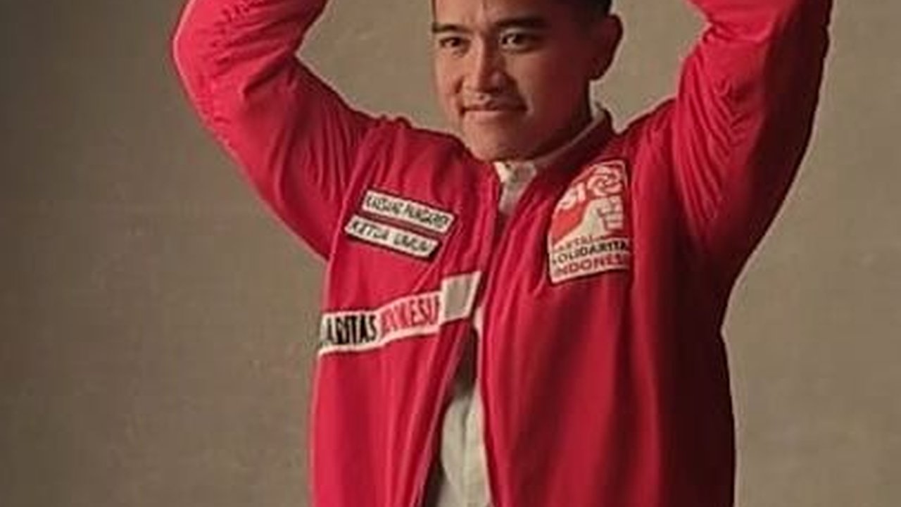 Aksi Kaesang di Depan Kamera Darwis Triadi, Sempat-Sempatnya Ambil Foto Keluarga