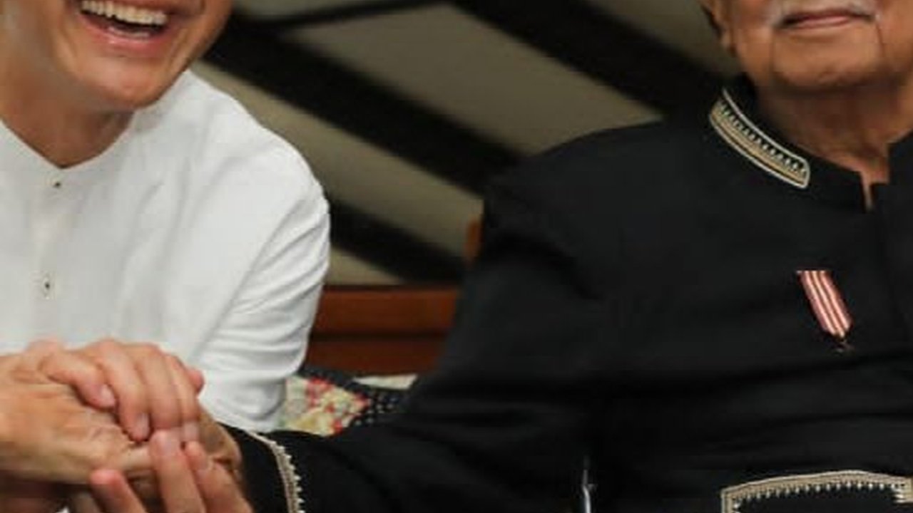 Momen Hangat Ganjar Sowan ke Gubernur Jabar Era 70-an, Langsung Diangkat jadi Keluarga