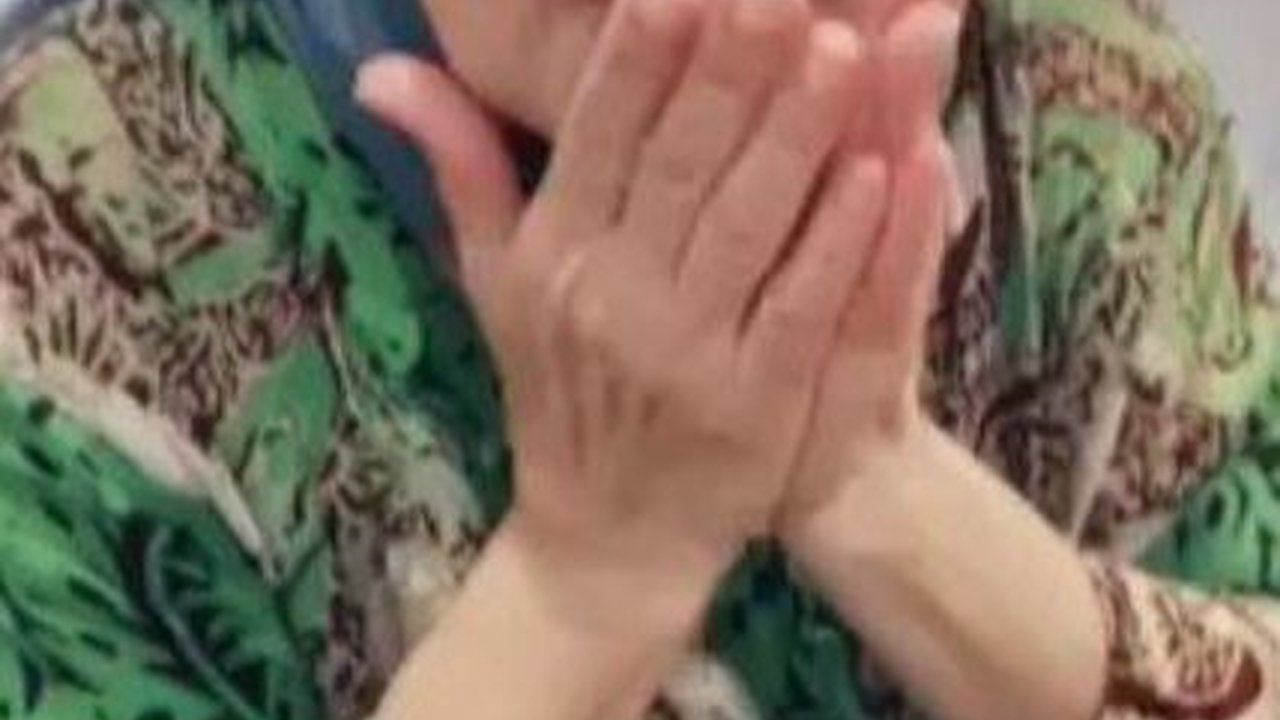 Viral Ibu Menangis Uang Arisan Belasan Juta Ludes Terbakar, sampai Disorot Anak Presiden