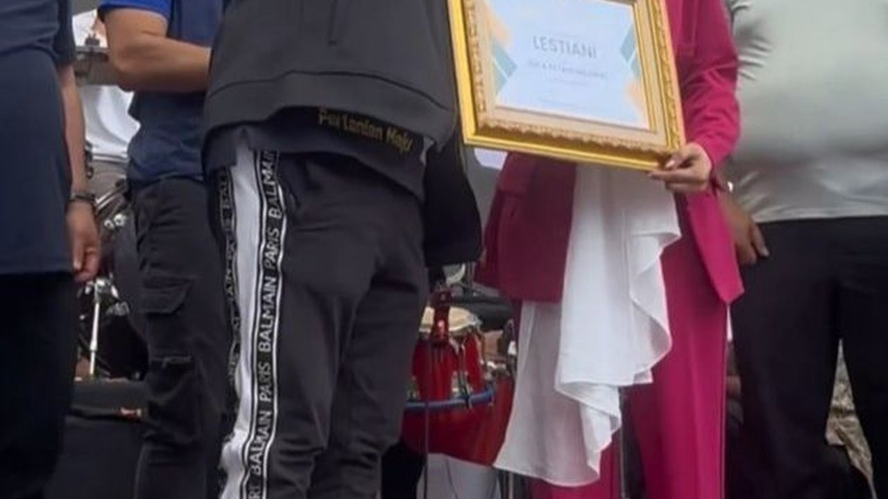 Kementan Angkat Pedangdut Lesti Kejora Jadi Duta Petani Melenial Dapat Golden Sertifikat