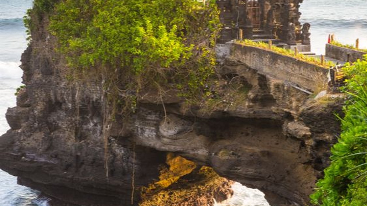 5 Fakta Unik Tanah Lot yang Perlu Diketahui
