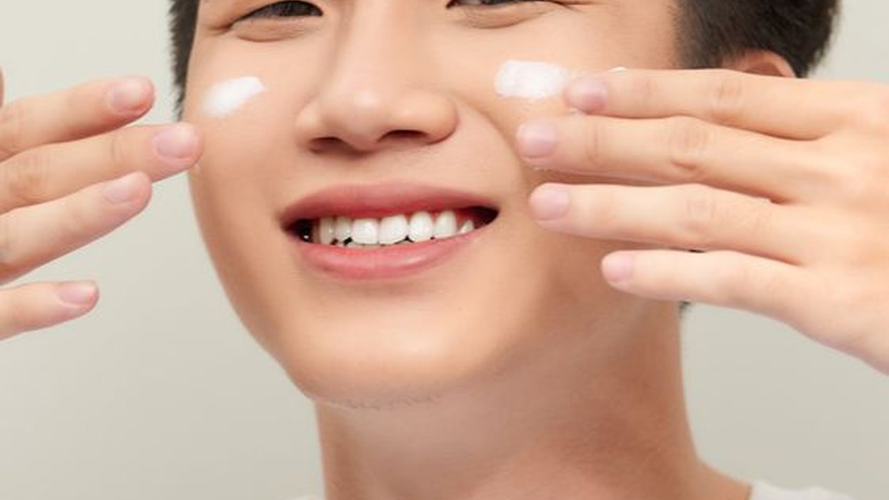 Anti Ribet, Ini 5 Skincare Pria yang Wajib Digunakan Setiap Hari