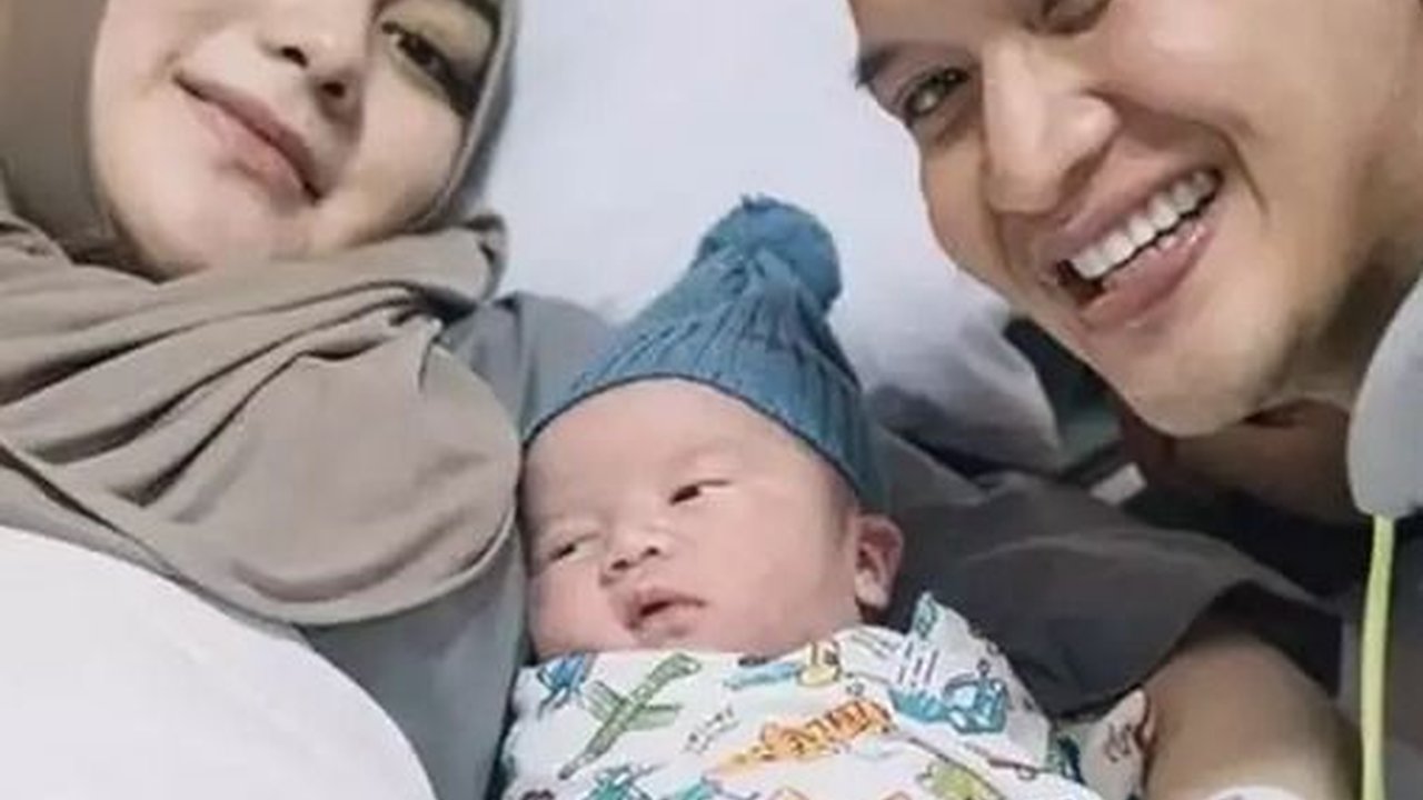 Potret Istri Artis yang Lahiran Tanpa Makeup, Tetap Anggun dan Cantik!