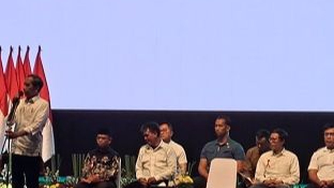 Jokowi Beri Kode ke Relawan: Pilih Pemimpin Bernyali, Jangan Cuma Menikmati Enak Duduk di Istana