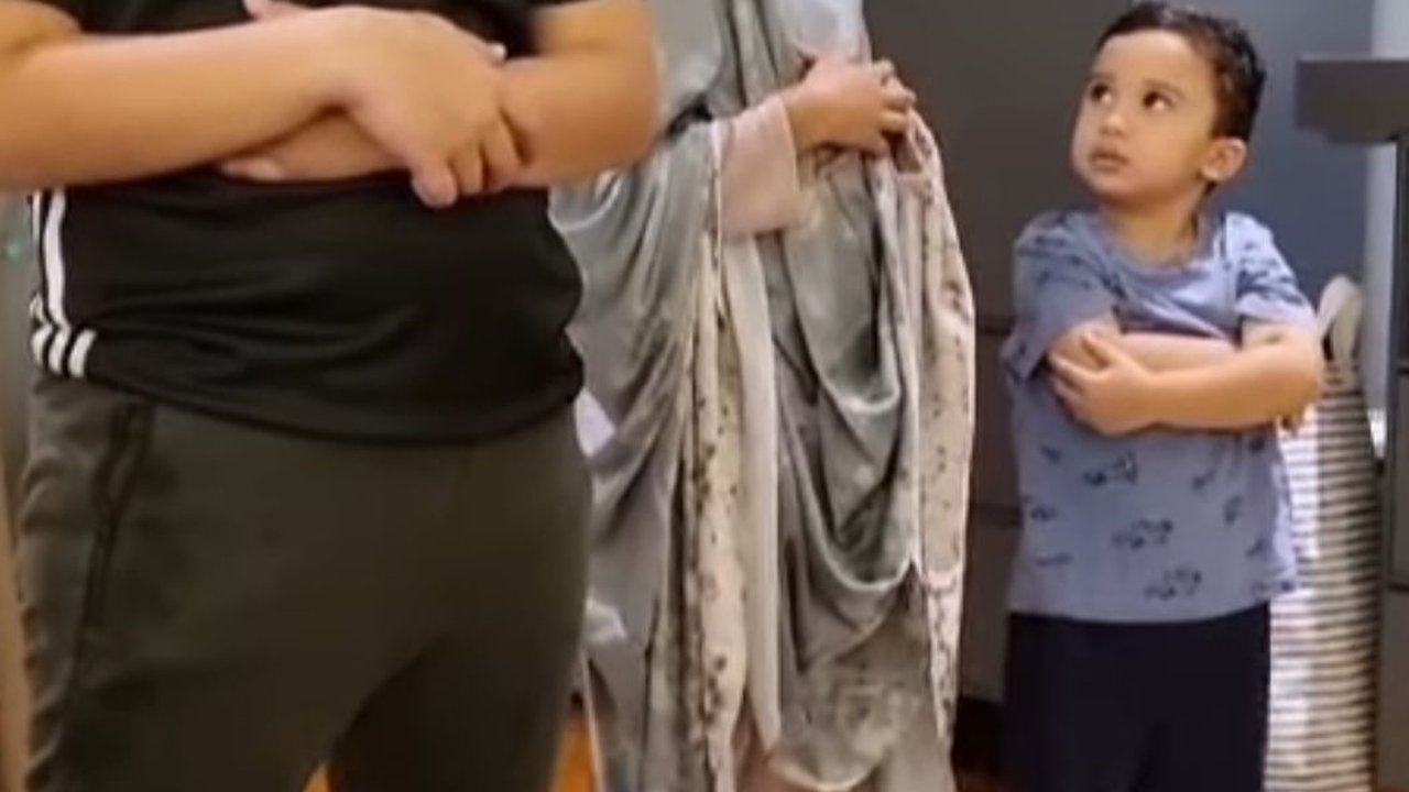 Momen Adam Anak Shireen Sungkar jadi Imam Shalat, Tingkah Ukkasya Gemas Banget