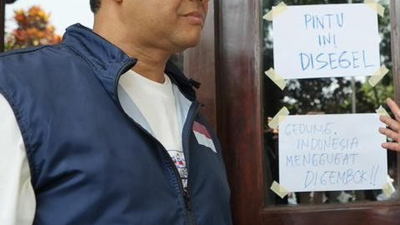 Lokasi Diskusi Tiba-Tiba Disegel, Anies Akhirnya Lesehan dengan Relawan Bandung