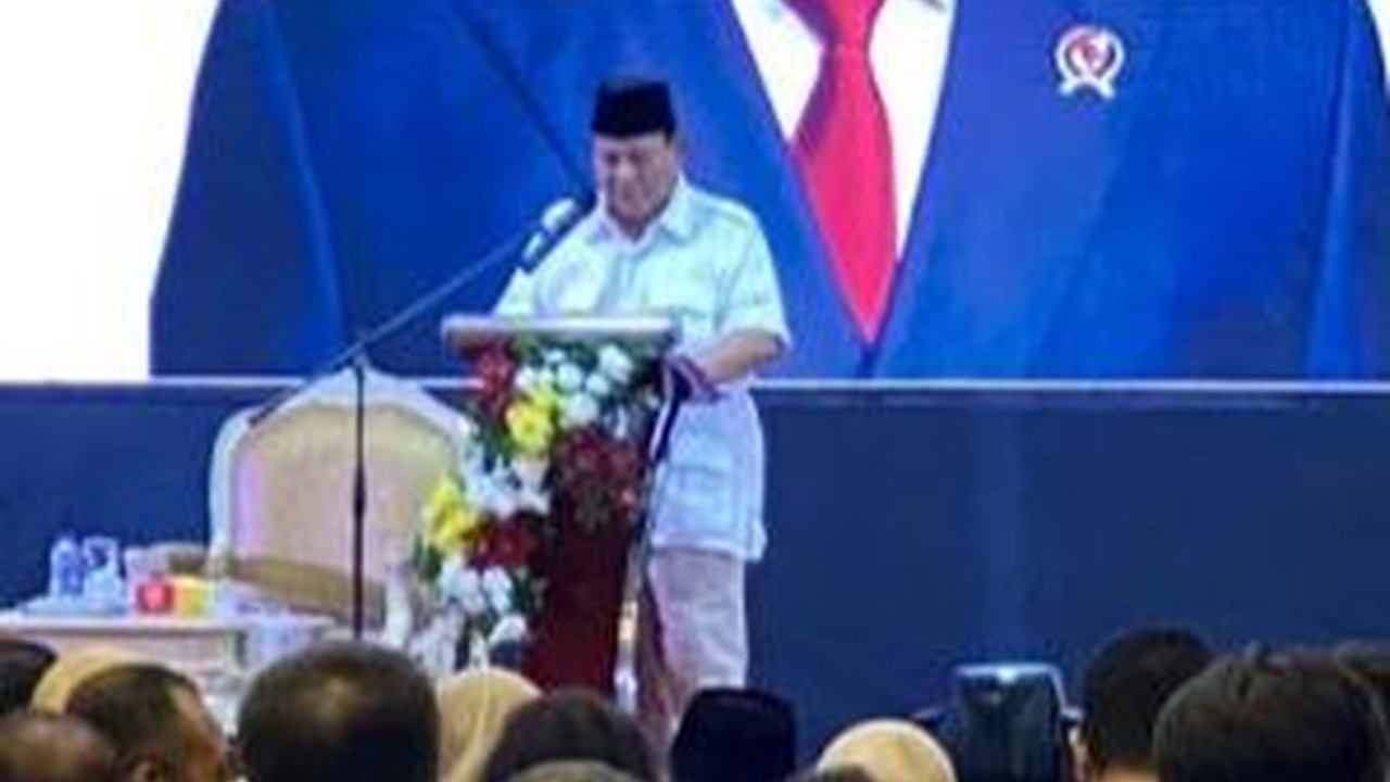 VIDEO: Prabowo Dekat dengan Presiden RI: Digendong Soekarno & Sering Makan Bareng Soeharto