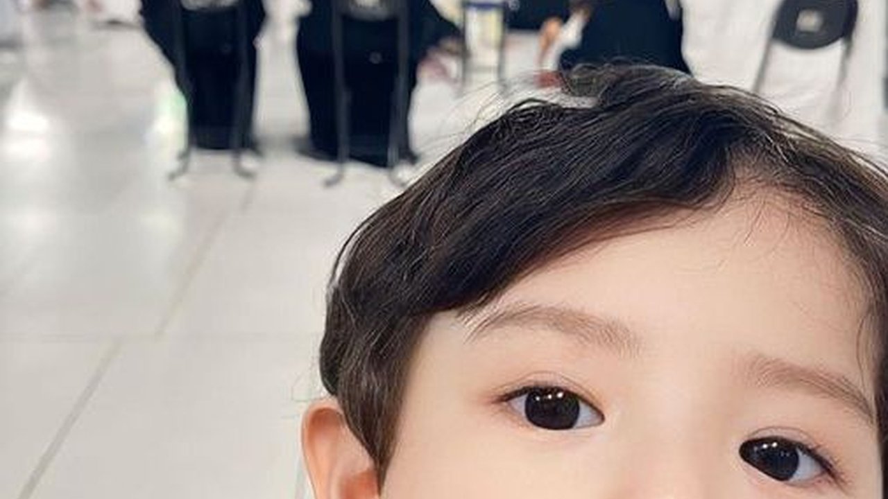 Jourell Anak Roger Danuarta Selfie di Depan Ka'bah, Bikin Gemas Ramai Didoakan jadi Anak Soleh