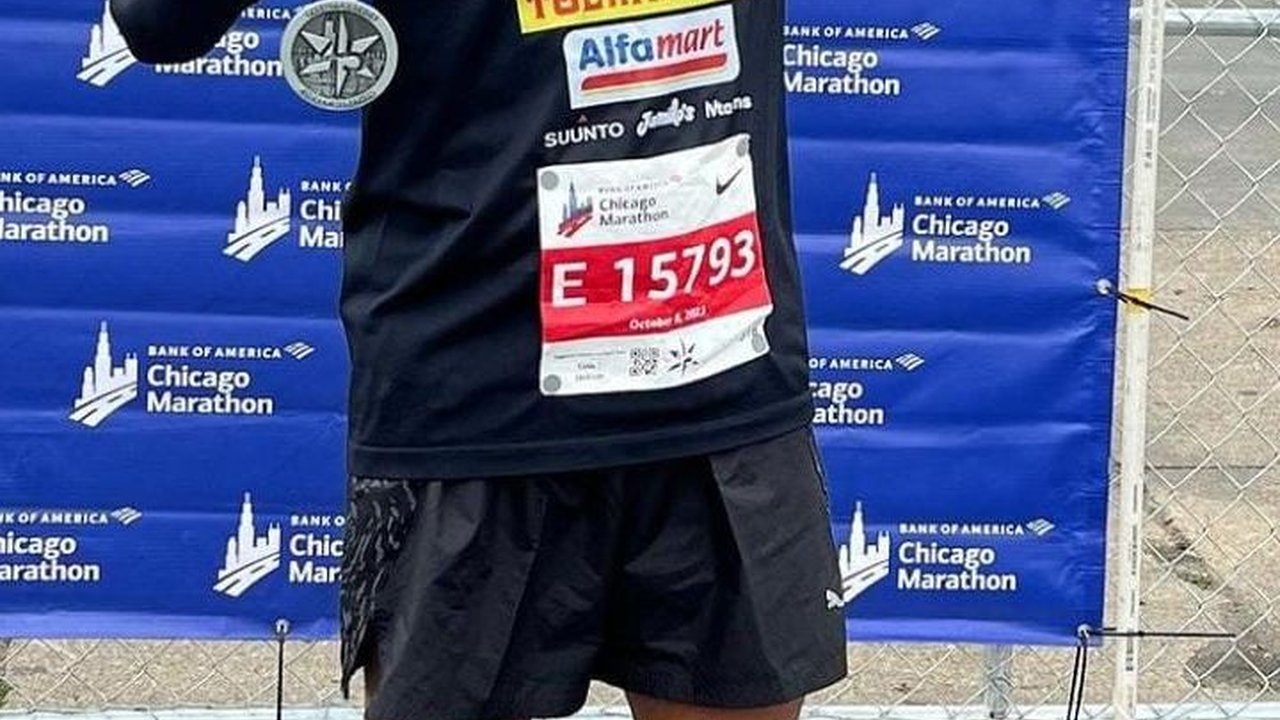 Potret Ibnu Jamil Sukses Ikut Chicago Marathon, Ririn 'Finish Full Senyum Tetep Keceh'