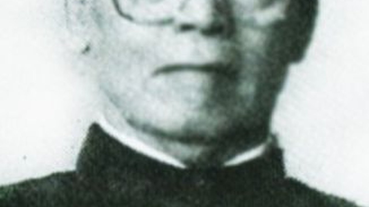 Pernah Jadi Pembantu saat Kecil, Makam Crazy Rich Tulungagung Dikelilingi 2.999 Arca