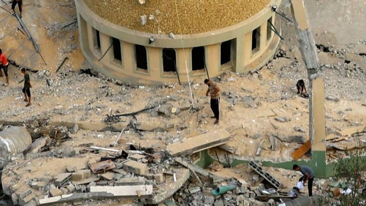FOTO: Kondisi Masjid Al-Amin Muhammad di Gaza yang Hancur Dirudal Jet Tempur Israel