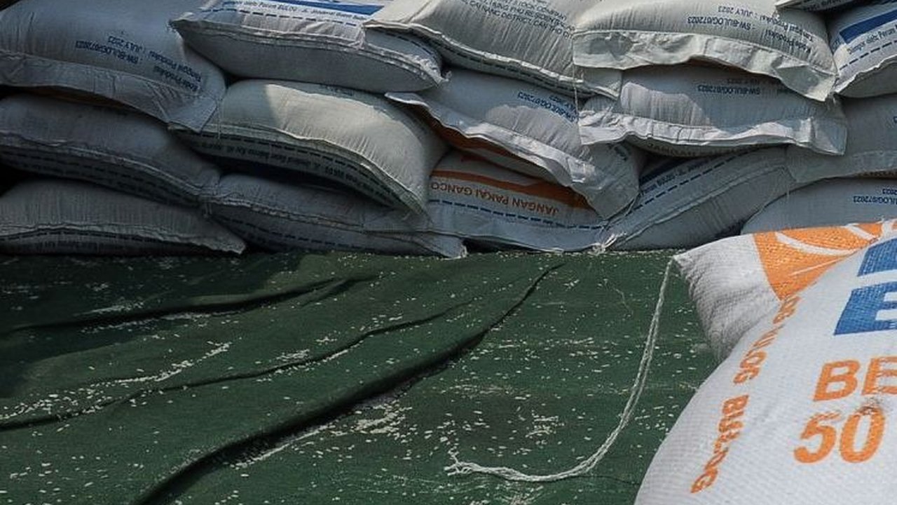 Tekan Lonjakan Harga, Bulog Jateng Distribusikan 10 Kg Beras ke 2,3 Juta Keluarga