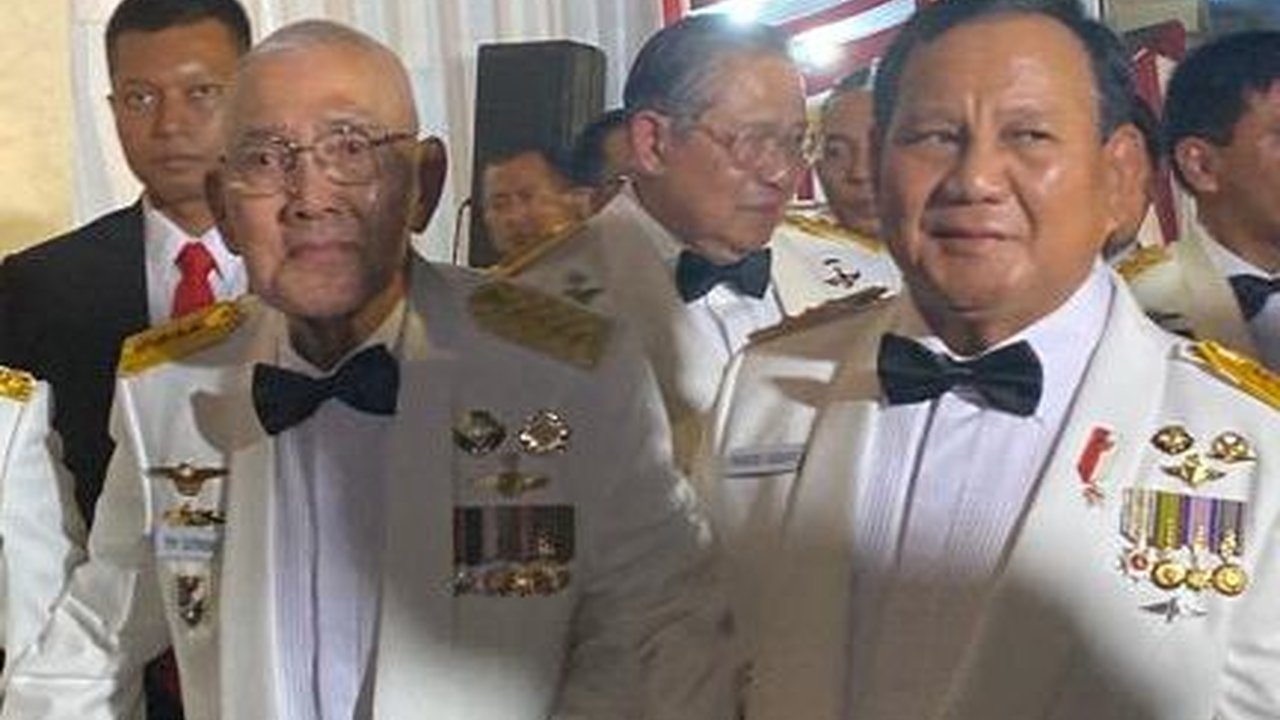 Momen Mantan Panglima ABRI Tri Sutrisno Gandeng Jenderal TNI dan Eks Danjen Kopassus