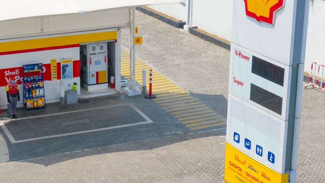 Tak Hanya Pertamina, BBM di SPBU Shell Kompak Turun