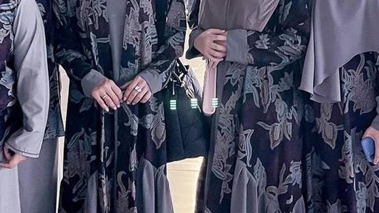 Potret Amora Anak Krisdayanti Berhijab saat Berangkat Umrah, Cantik Banget Bikin Pangling