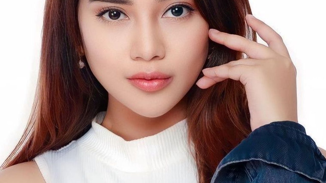Perankan Dinda di Takdir Cinta yang Kupilih, Intip Pesona Aline Pertiwi di Balik Layar