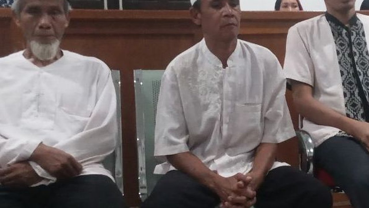 Dukun Aki, Sholihin & Dede, Pembunuh Satu Keluarga di Bekasi Divonis Penjara Seumur Hidup!