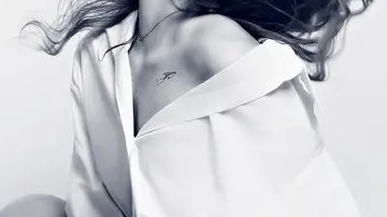 5 Potret Putri Anne Jadi Hot Mama sekaligus Model dalam Foto Hitam Putih