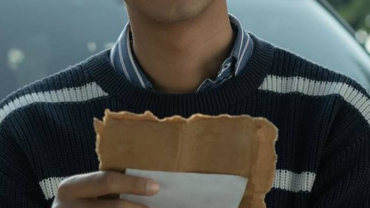 Lepas Dari Karakter Aldebaran, 8 Foto Arya Saloka Saat Perankan Lebas di 'GADIS KRETEK'