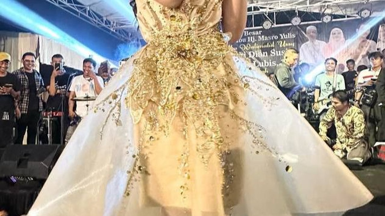 Aksi Sridevi Manggung di Acara Hajatan Warga Dipuji Padahal Juara D'Academy, Ini Foto-Fotonya