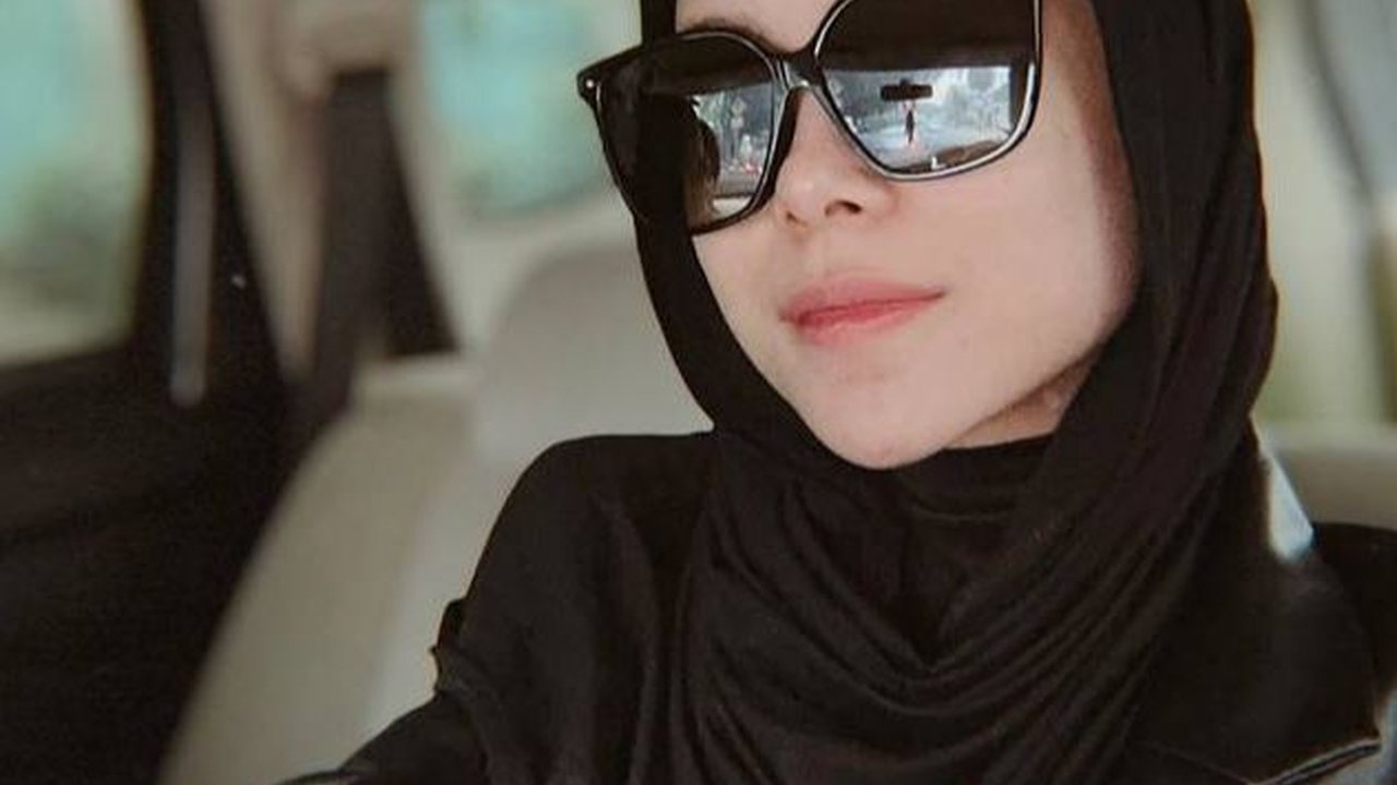 Dulu Hanya Gadis Kampung dan Hidup Sederhana, Sukses Jadi Pedangdut Kini Penampilan Lesti Kejora Berkelas