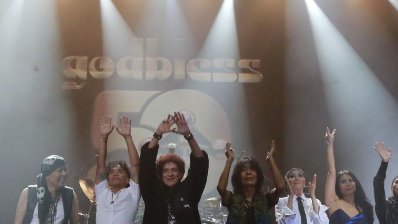 Konser Emas 50 Tahun God Bless Bius Penonton, Semua Bernostalgia Kompak Nyanyi Bareng