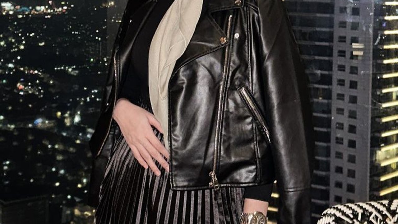 Cantiknya Clara Shinta Berhijab, Disebut Mirip Dhini Aminarti