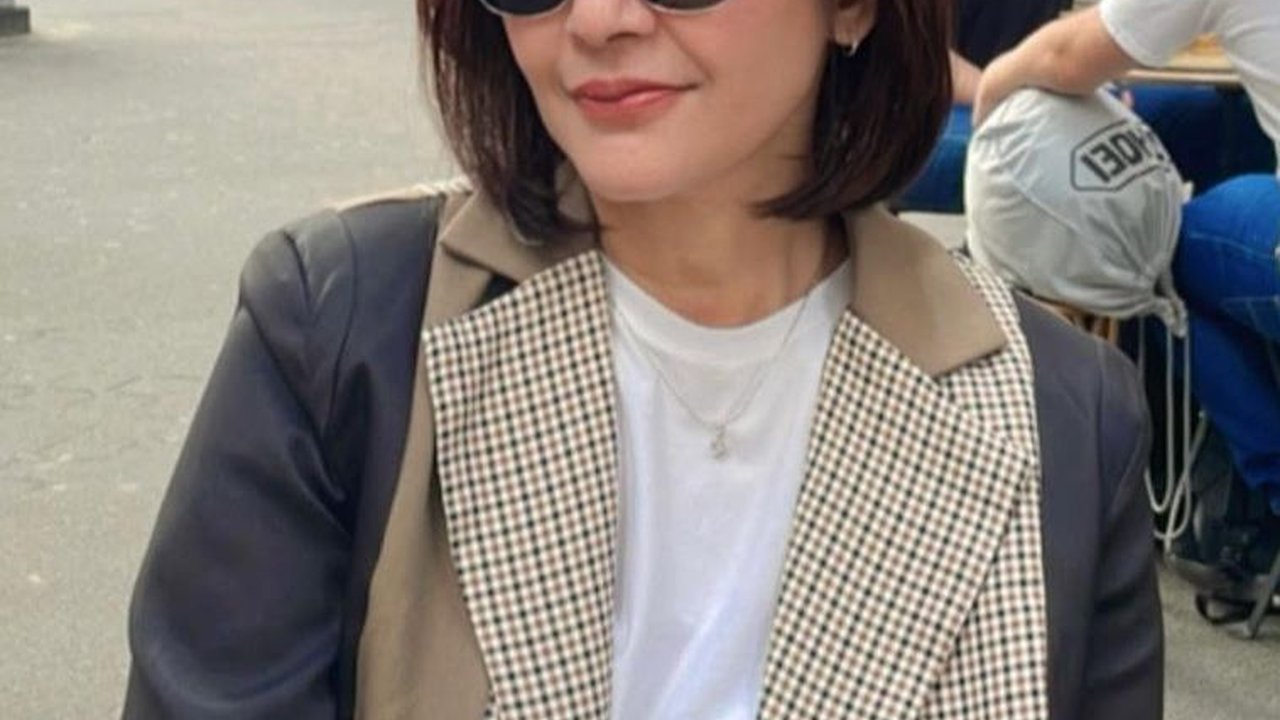 Pesona Cantik Kakak Kandung Cut Tary yang Semakin Awet Muda