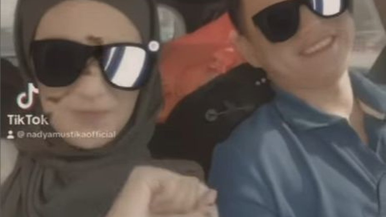Berikut Ini Beberapa Potret Nadya Mustika Makan Sepiring Berdua dengan Kekasihnya