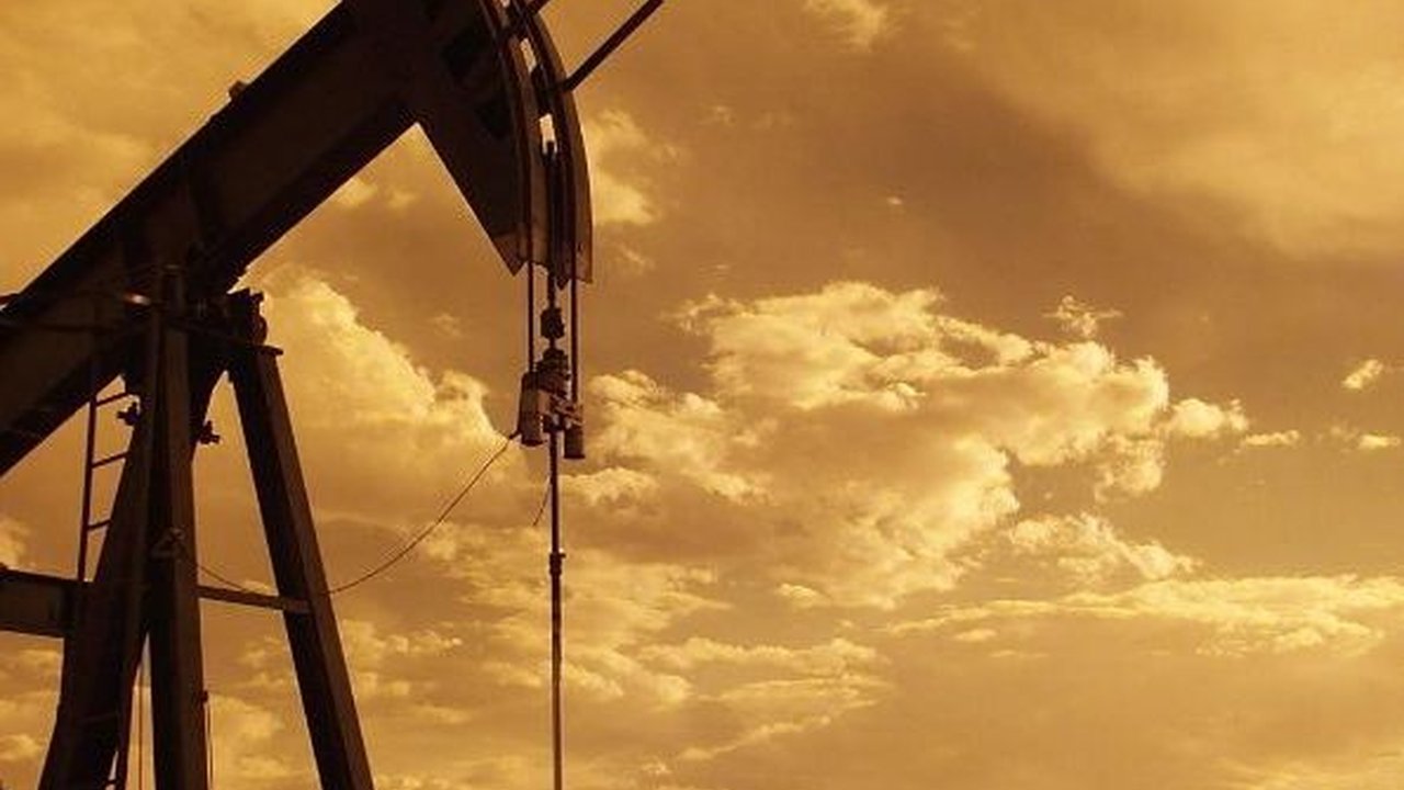 Jelaskan Proses Pengolahan Minyak Bumi dan Minyak Mentah Sampai Dapat Dimanfaatkan, Berikut Jawabannya