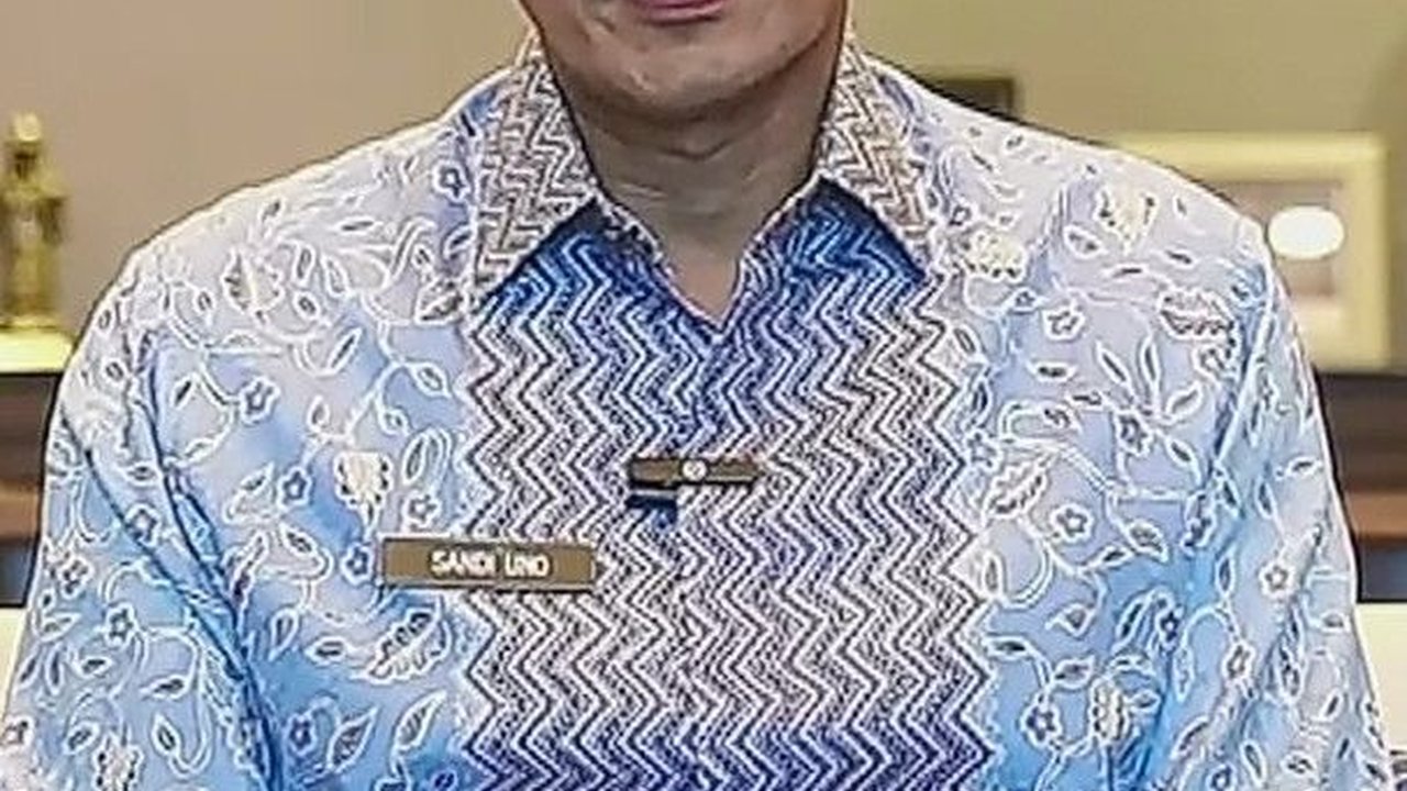 Poster Ganjar-Mahfud Dicopoti, Sandiaga Cerita Pernah Alami Hal Sama saat Berpasangan dengan Prabowo