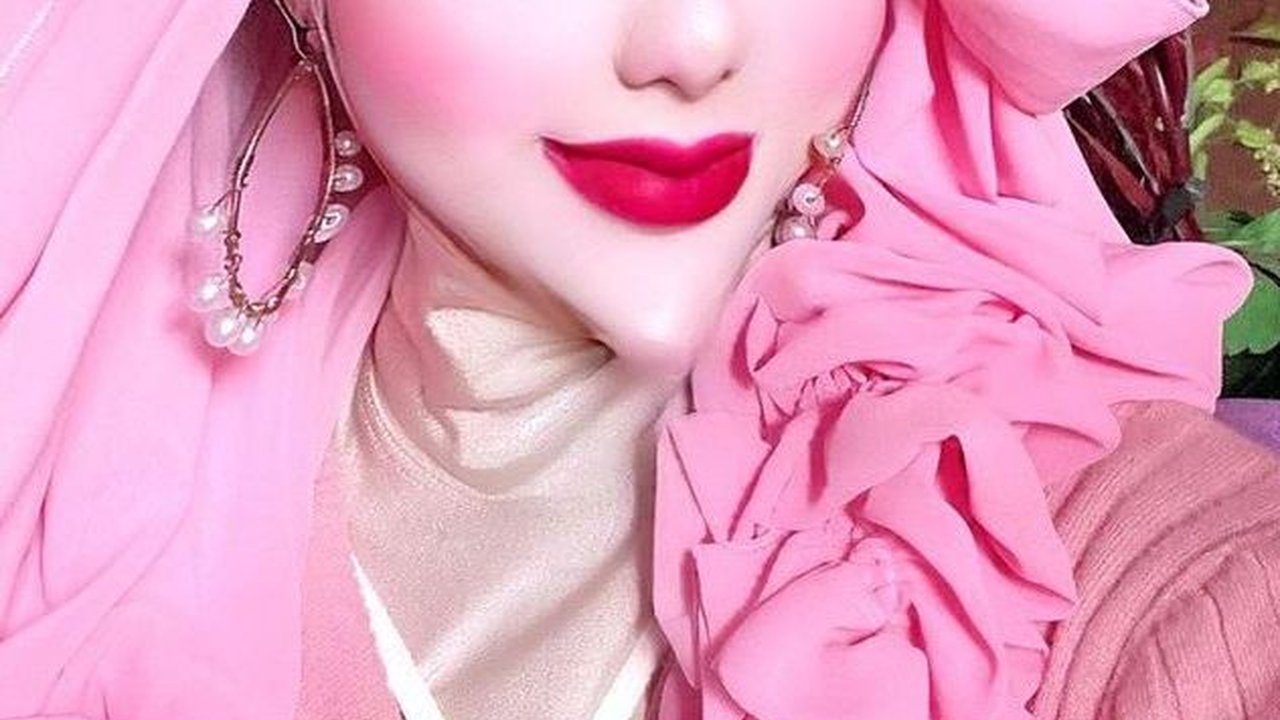 Potret Yuni Jasmine PNS Viral Berdagu Lancip, Ngaku Tak Suka Tampil Natural