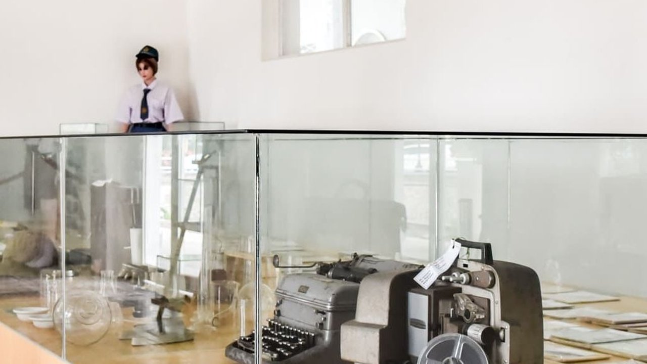 Melihat Cara Belajar Orang Purba di Museum Pendidikan Surabaya, Ada Ayah Ajarkan Anak Bertahan Hidup Pakai Api