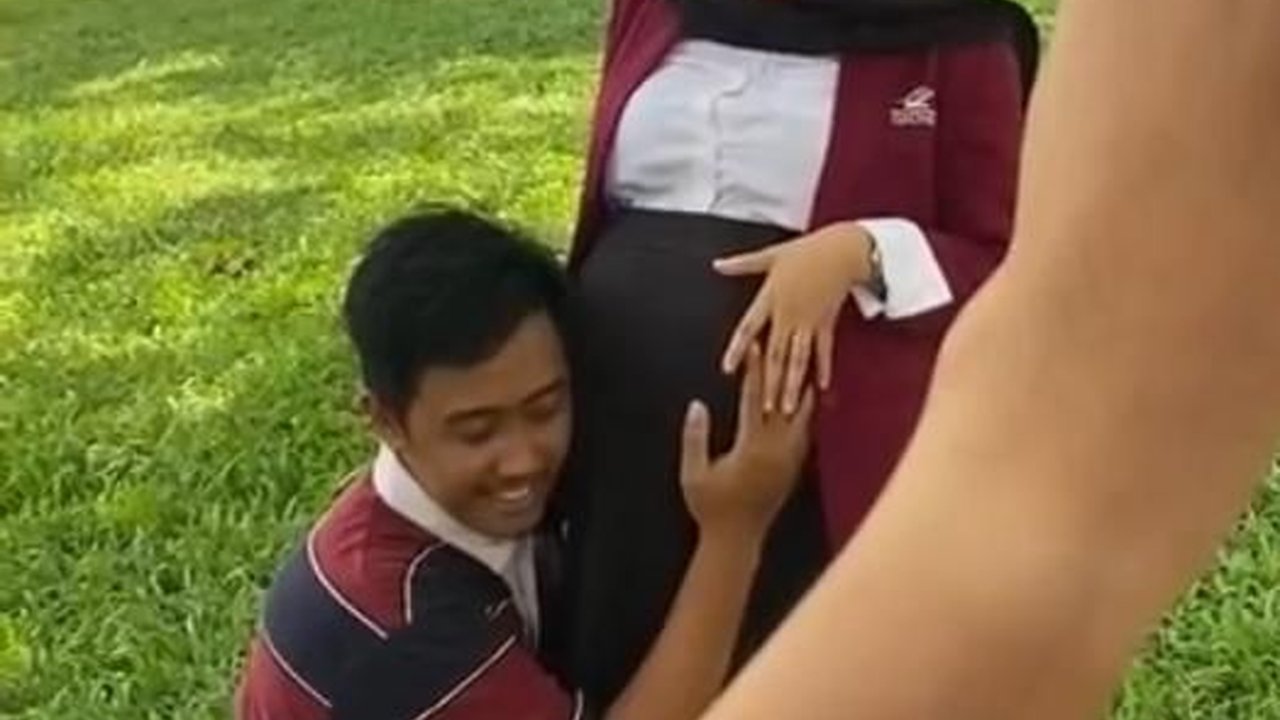 Hamil Tua, Wanita Ini Jalani Maternity Shoot dan Sidang Tesis di H-1 Melahirkan