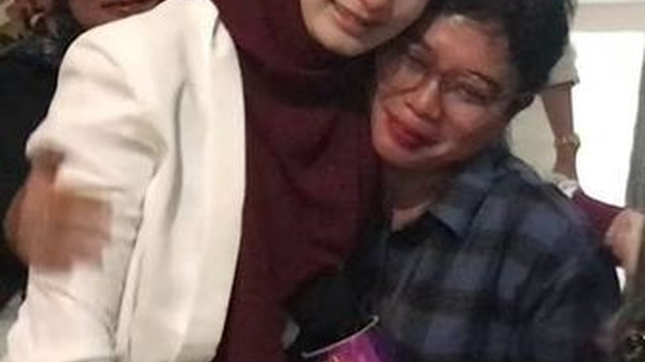 8 Momen Mengharukan Inara Rusli Setelah Resmi Bercerai dari Virgoun, Tangis Pecah Saat Memeluk Sosok Ini