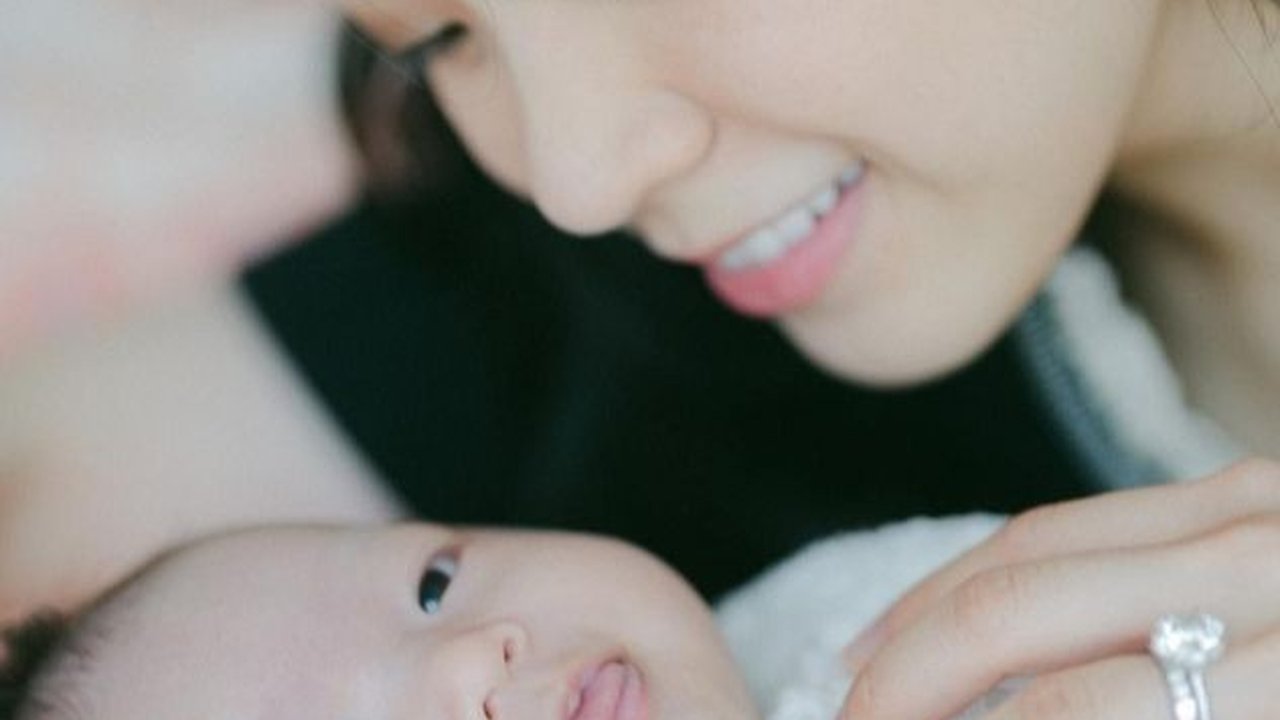 Dihadiri Kakek dan Nenek Konglomerat, Ini Potret Jessica Tanoe Rayakan 1 Bulanan Julia yang Dirayakan Sederhana di Rumah