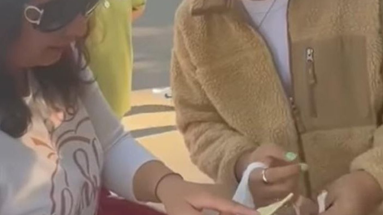 Cinta dan Nino Anak Uya Kuya Jualan Gorengan di Amerika, Laris Manis Omsetnya Rp17 Juta