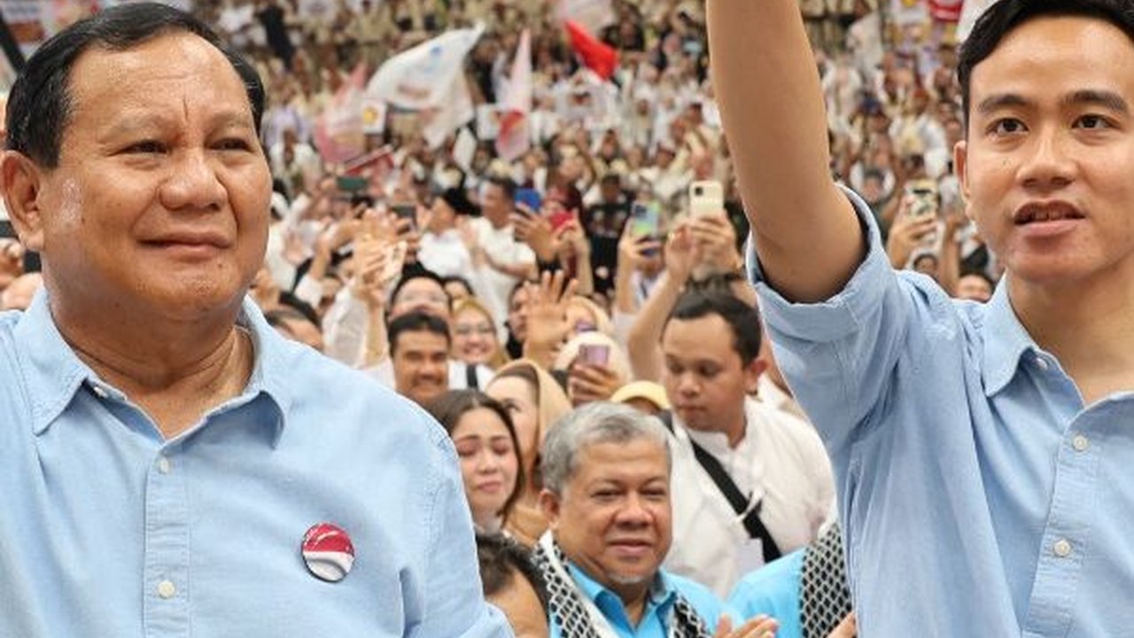Ke KPU Pakai Mobil Listrik, Prabowo Duduk bersama Putranya Didit Hediprasetyo dan Gibran Dengan Emil Dardak