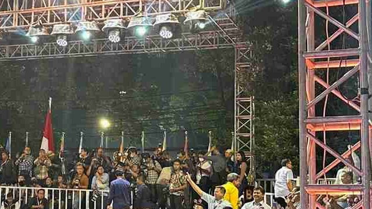 Riuh! Adu Yel-Yel Pendukung Ganjar-Mahfud, Prabowo-Gibran dan Anies-Cak Imin Jelang Undian Nomor Urut